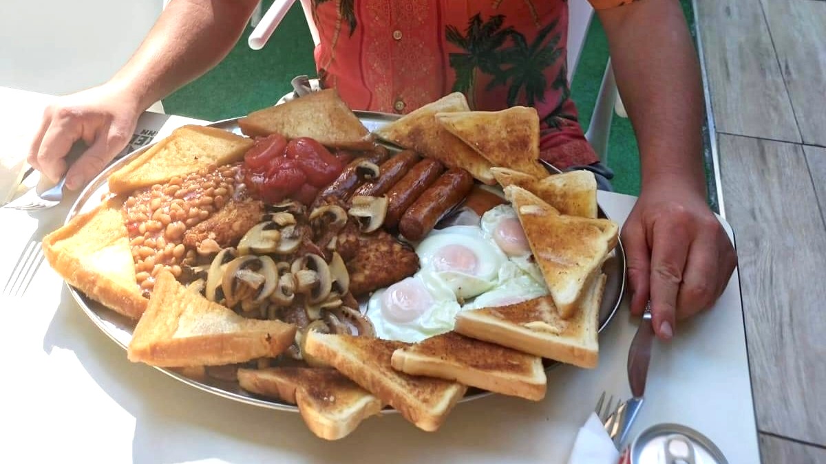 Infinity Weekends Breakfast Challenge Stitch Up with oversized cooked breakfast